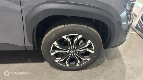 Car image 20
