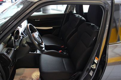 Car image 11