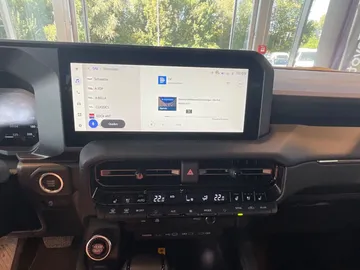Car image 25