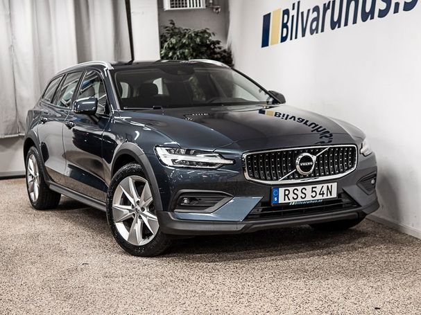 Volvo V60 Cross Country B4 AWD 146 kW image number 1