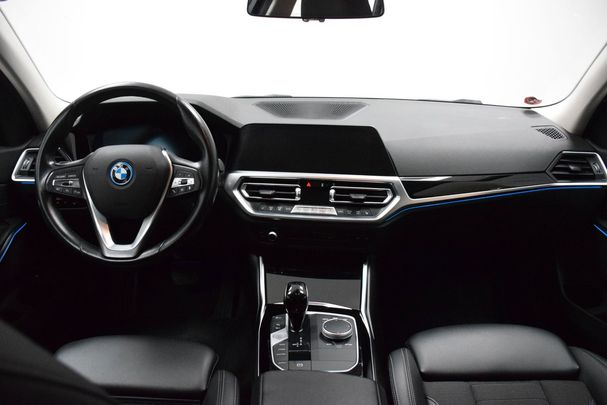 BMW 330 e Touring M Sport 216 kW image number 4