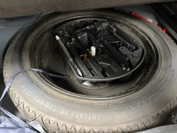 Car image 25
