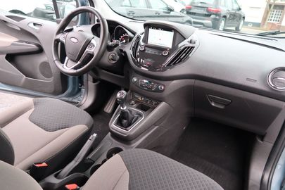 Car image 14