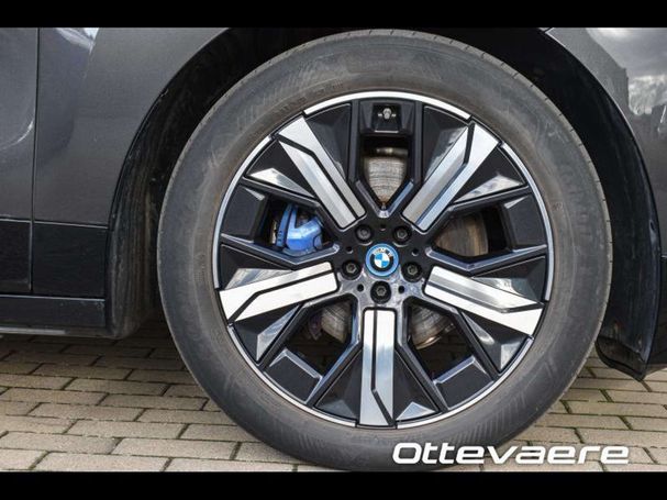 BMW iX xDrive40 240 kW image number 5