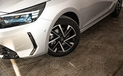 Car image 5
