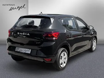 Car image 4
