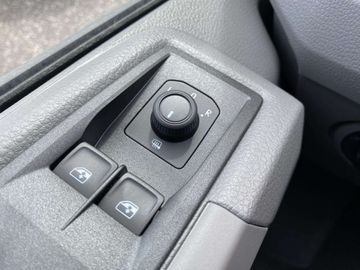 Car image 36