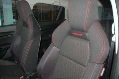 Car image 10