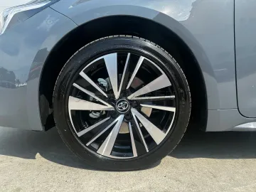 Car image 21