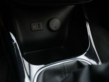 Car image 33