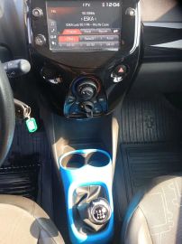 Car image 24