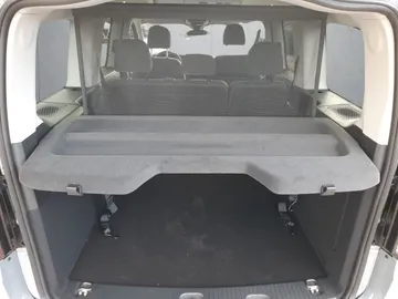 Car image 29