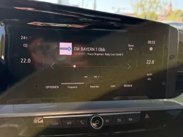 Car image 28