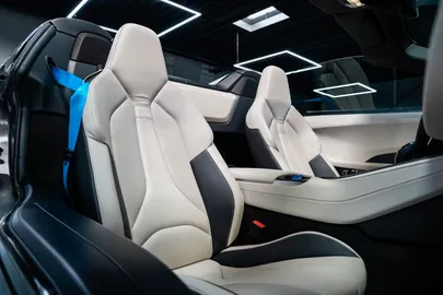 Car image 17