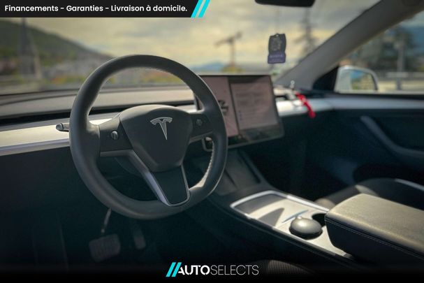 Tesla Model Y Long Range AWD 258 kW image number 13