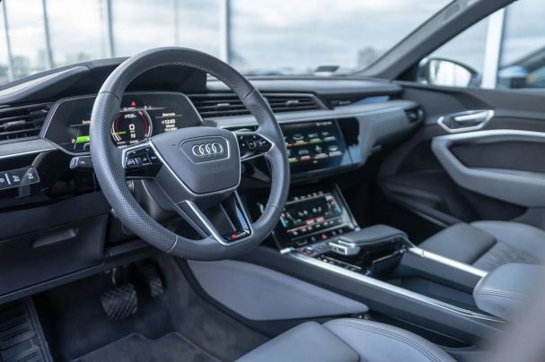 Audi e-tron 370 kW image number 18