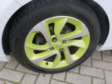 Car image 10