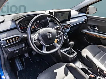 Car image 15