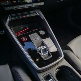 Car image 32