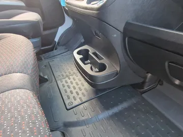 Car image 27