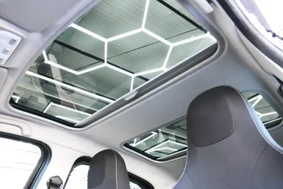 Car image 34