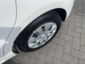 Car image 29
