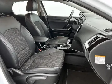 Car image 47