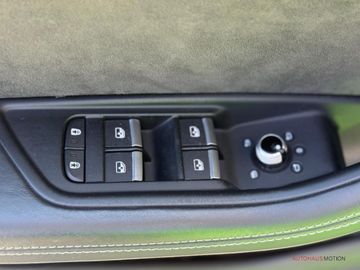 Car image 40