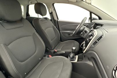 Car image 16