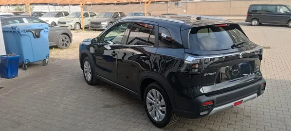 Car image 3