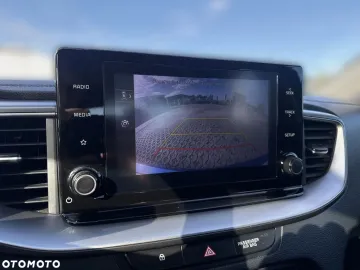 Car image 30
