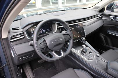 Car image 12