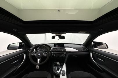 Car image 29