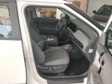 Car image 30