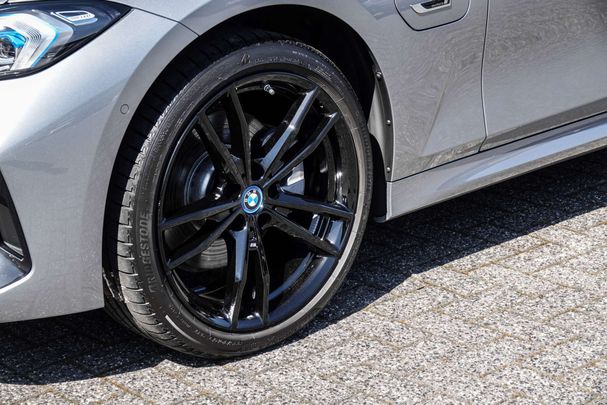 BMW 330 e Touring xDrive 215 kW image number 7