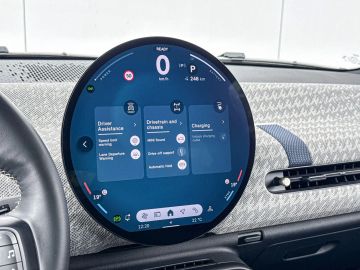 Car image 23