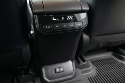 Car image 30