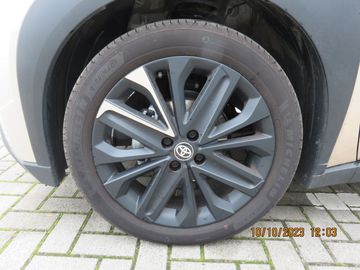 Car image 9