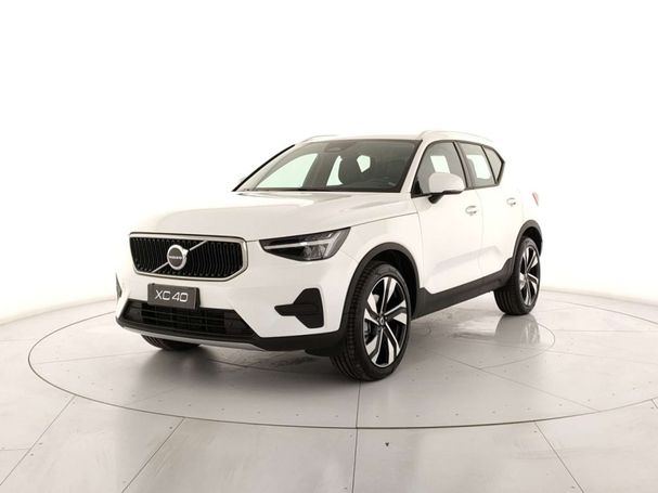 Volvo XC40 B3 Core 120 kW image number 1