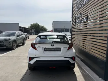 Car image 4