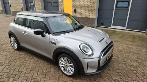 Car image 36