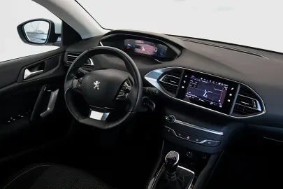 Car image 30