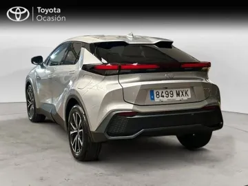 Car image 3