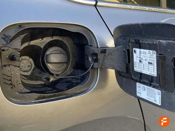 Car image 36