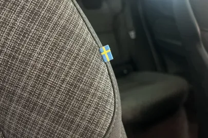 Car image 34