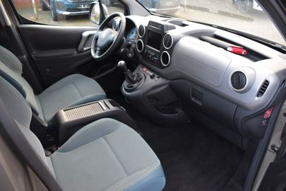 Car image 12