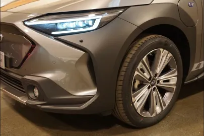 Car image 13