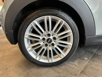 Car image 48