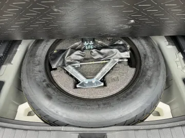 Car image 33
