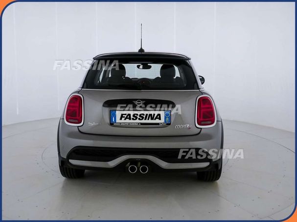 Mini Cooper S Essential 131 kW image number 4